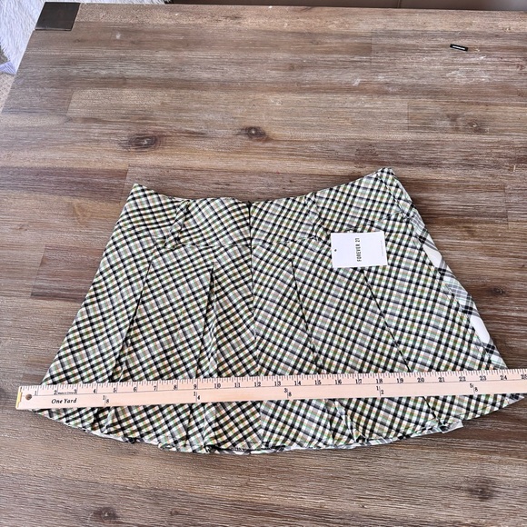 Forever 21. Size Large - Picture 12 of 14